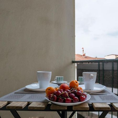 Yellowsunny Apartment With Two Balconies 比萨 外观 照片