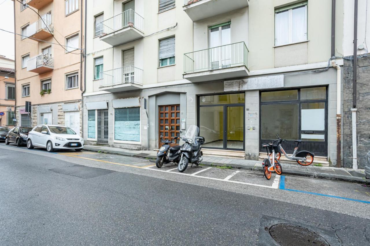 Yellowsunny Apartment With Two Balconies 比萨 外观 照片