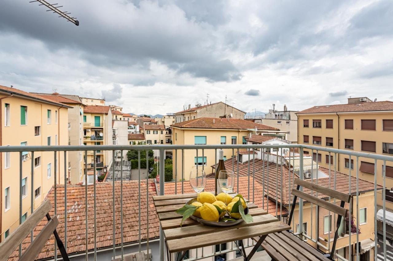 Yellowsunny Apartment With Two Balconies 比萨 外观 照片